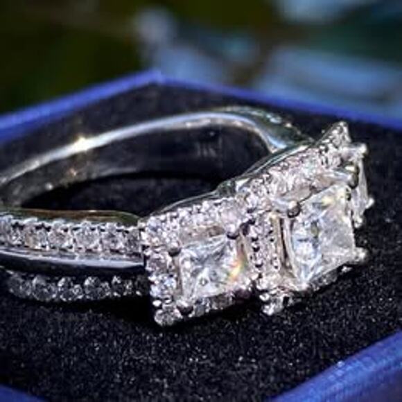 Vera Wang Love Princess Cut 2.33ct Three-Stone Engagement Ring - Picture 3 of 5